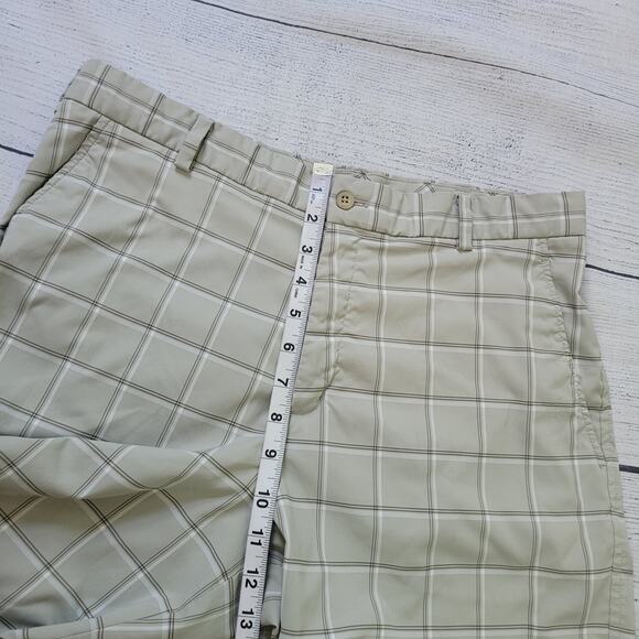 Nike Golf Size L Men's Beige Check Plaid Stretch Lightweight Chino Shorts - Picture 3 of 10